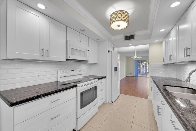 Primary Photo - 1802 Eleuthera Point