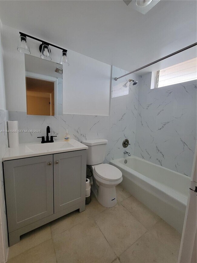 Building Photo - 2903 Point E Dr