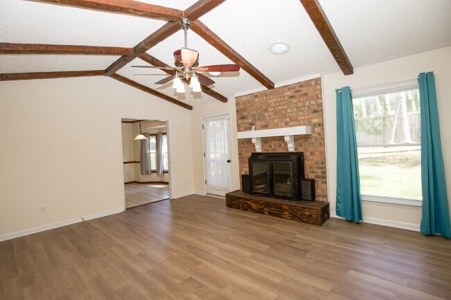 Building Photo - 330 Conifer Dr