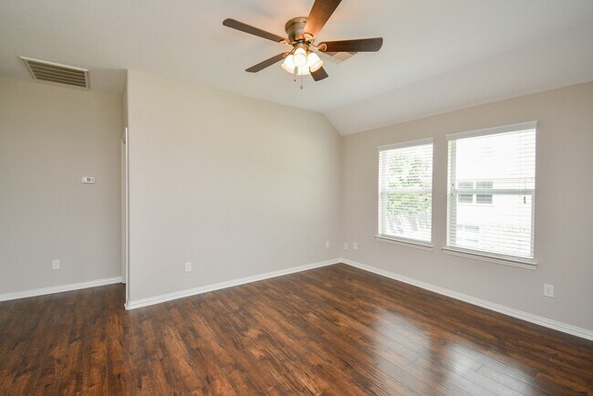 Building Photo - 6003 Hickory Hollow Dr
