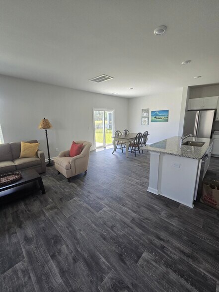 Building Photo - 175 Saltgrass Way