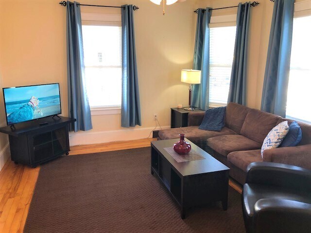 Building Photo - 168 Bremer St