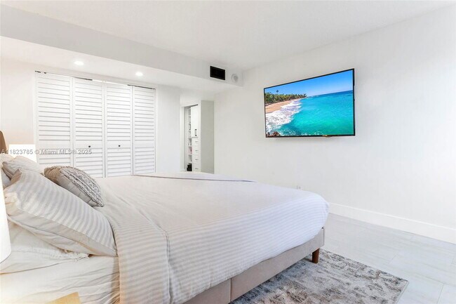Building Photo - 2128 N Miami Beach Blvd