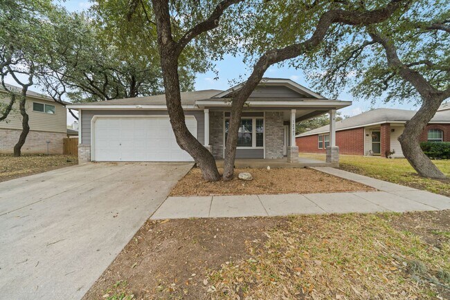 Primary Photo - Charming 3-Bedroom Home in Carriage Hills ...