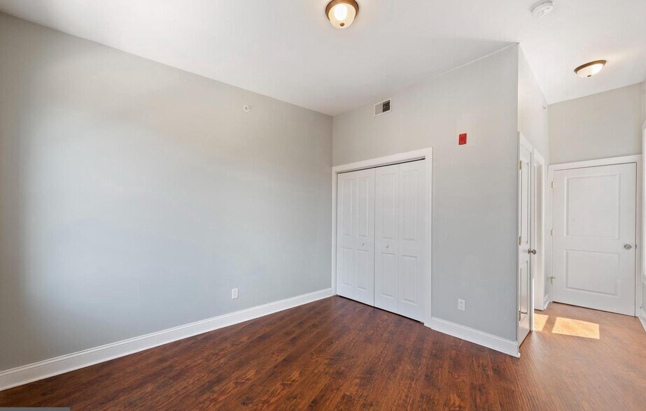 Building Photo - 2478 Frankford Ave