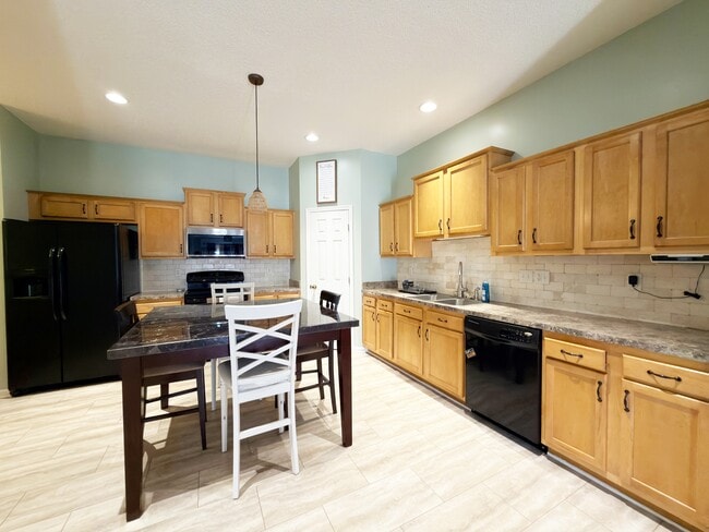 Building Photo - 8663 Julia Marie Cir