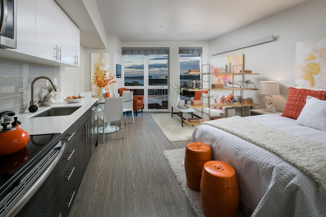 Building Photo - Large 1 BR Apartment - SPACE NEEDLE VIEW