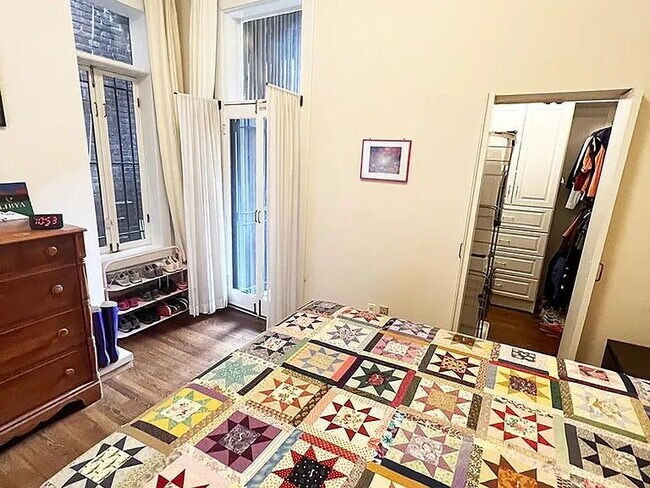 Building Photo - "Charming 1-Bedroom Gem in Vibrant NW DC – Your Perfect Urban Retreat Awaits!"