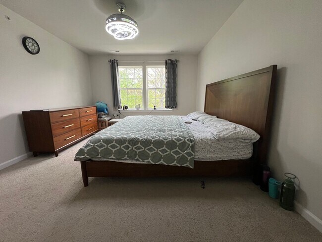 Building Photo - Stunning 4-Bed Townhome in Quakertown! Available NOW!