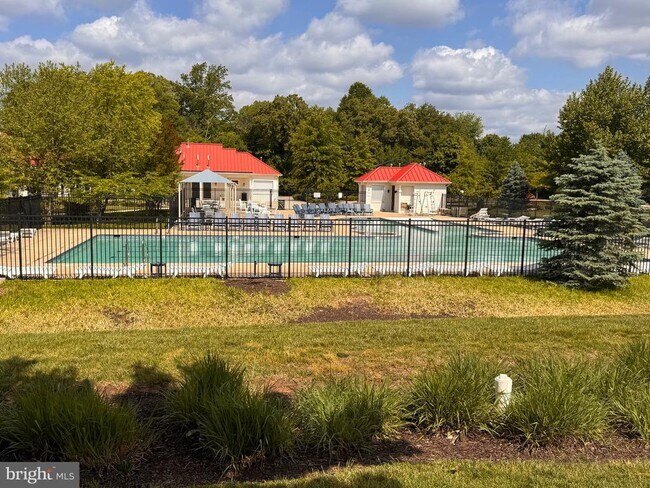 Building Photo - 624 Ravenwood Dr