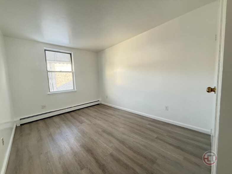 Building Photo - 1682 Topping Ave