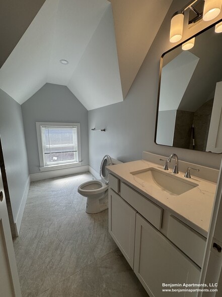 Building Photo - 28 Brooks St