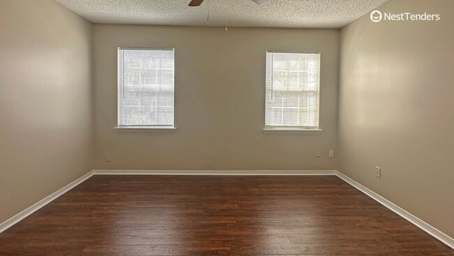 Building Photo - Large Updated Townhome in Argyle Forest!