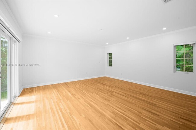 Building Photo - 4114 Santa Maria St