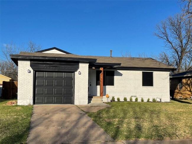 Building Photo - 1710 Western Park Dr