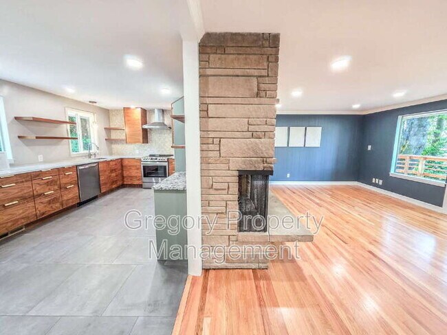 Building Photo - 15506 Juanita Dr NE