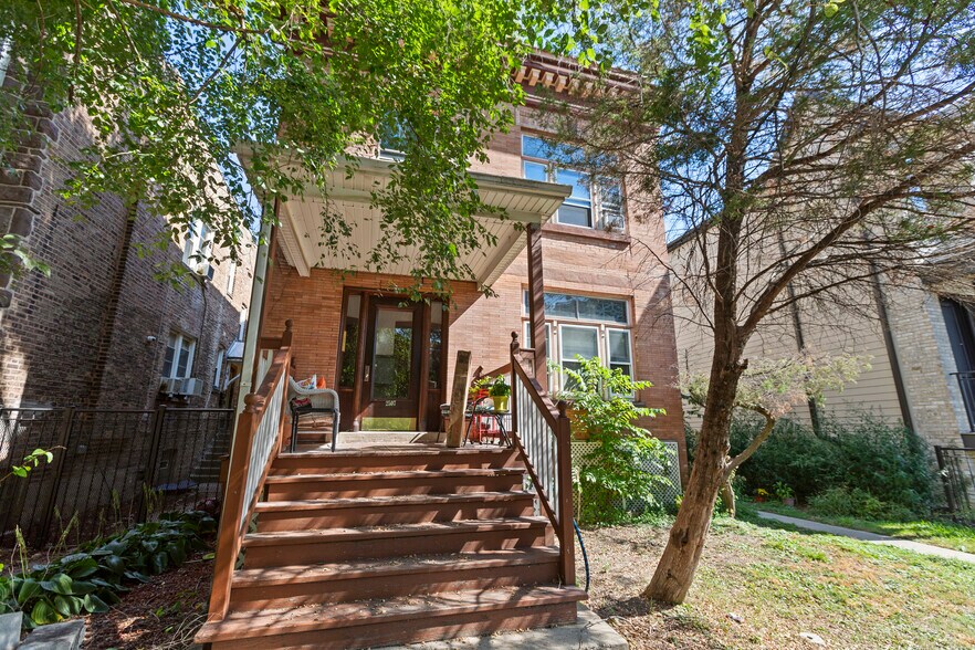 Building Photo - 2507 N Sawyer Ave