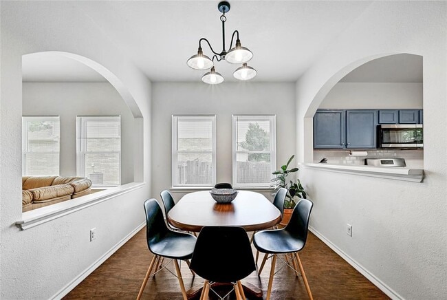 Building Photo - 808 N Creek Blvd