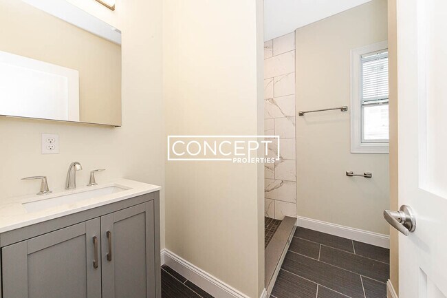 Building Photo - 118 Jerome St