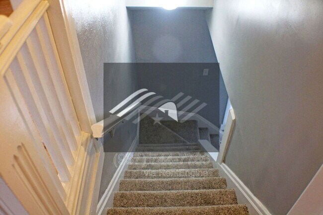 Building Photo - 419 Alberta St