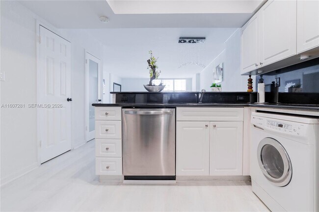 Building Photo - 2501 S Ocean Dr