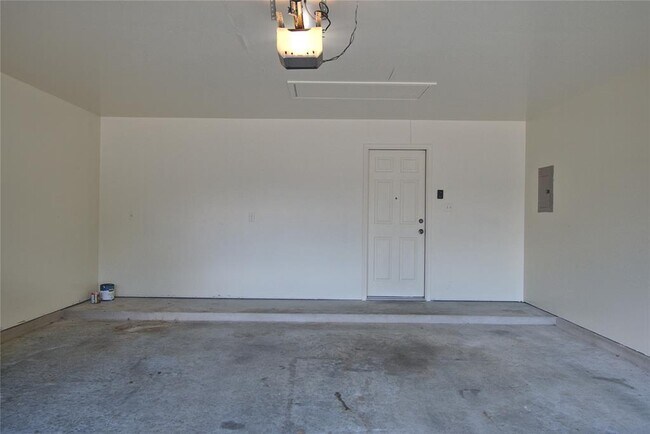 Building Photo - 7749 Squirrel Hollow Dr