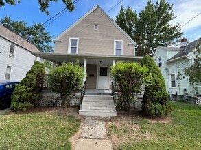 Building Photo - 3 Bed - 1 Bath Single Family Home in Elyria