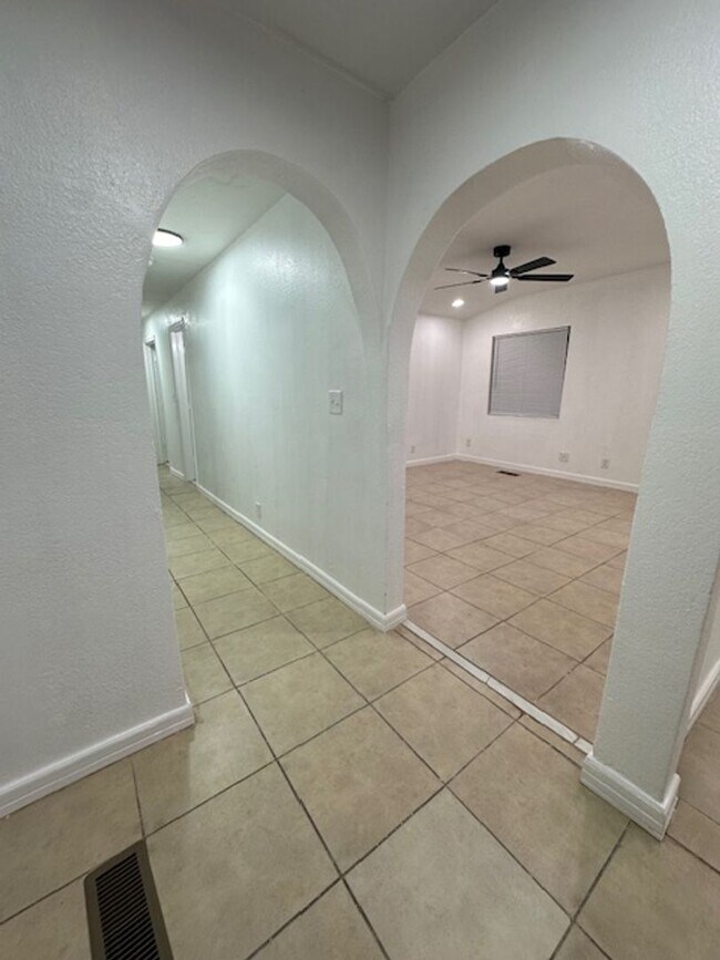 Building Photo - JP - Early