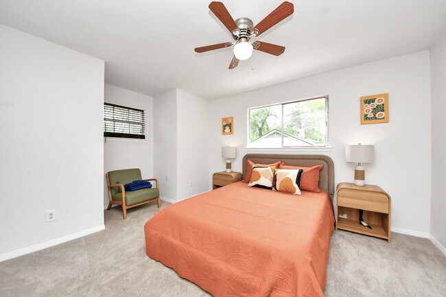 Building Photo - 563 Landfall Ln