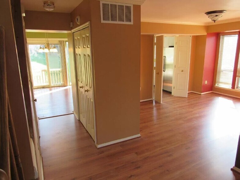 Building Photo - 7734 Chatfield Ln