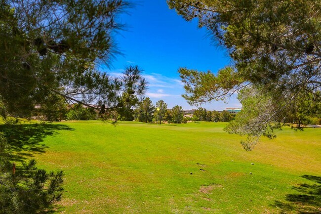 Building Photo - 55+, Age Restricted, 2 Bed, 2 Bath, Single...