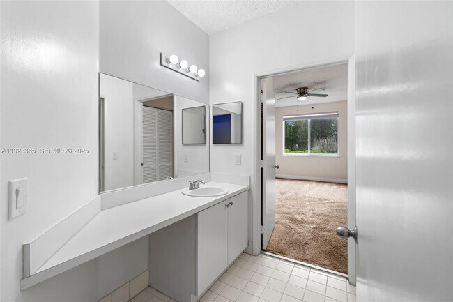 Building Photo - 6976 SW 39th St