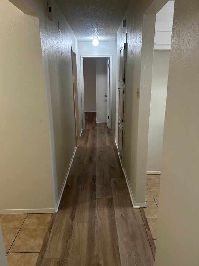 Building Photo - 420 Fox Dr