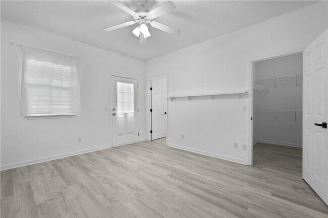 Building Photo - Spacious 3-Bedroom Townhouse in Prime Savannah Location, Move-in Special: FREE RENT for December!!