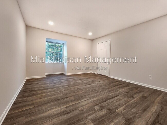 Building Photo - 111 E Mell St