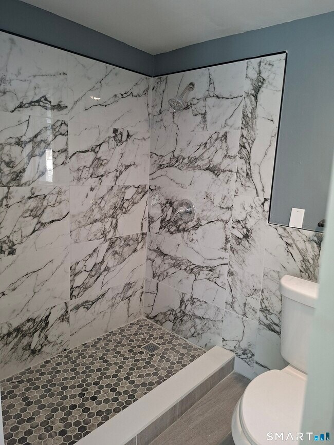 Building Photo - 7 Main St