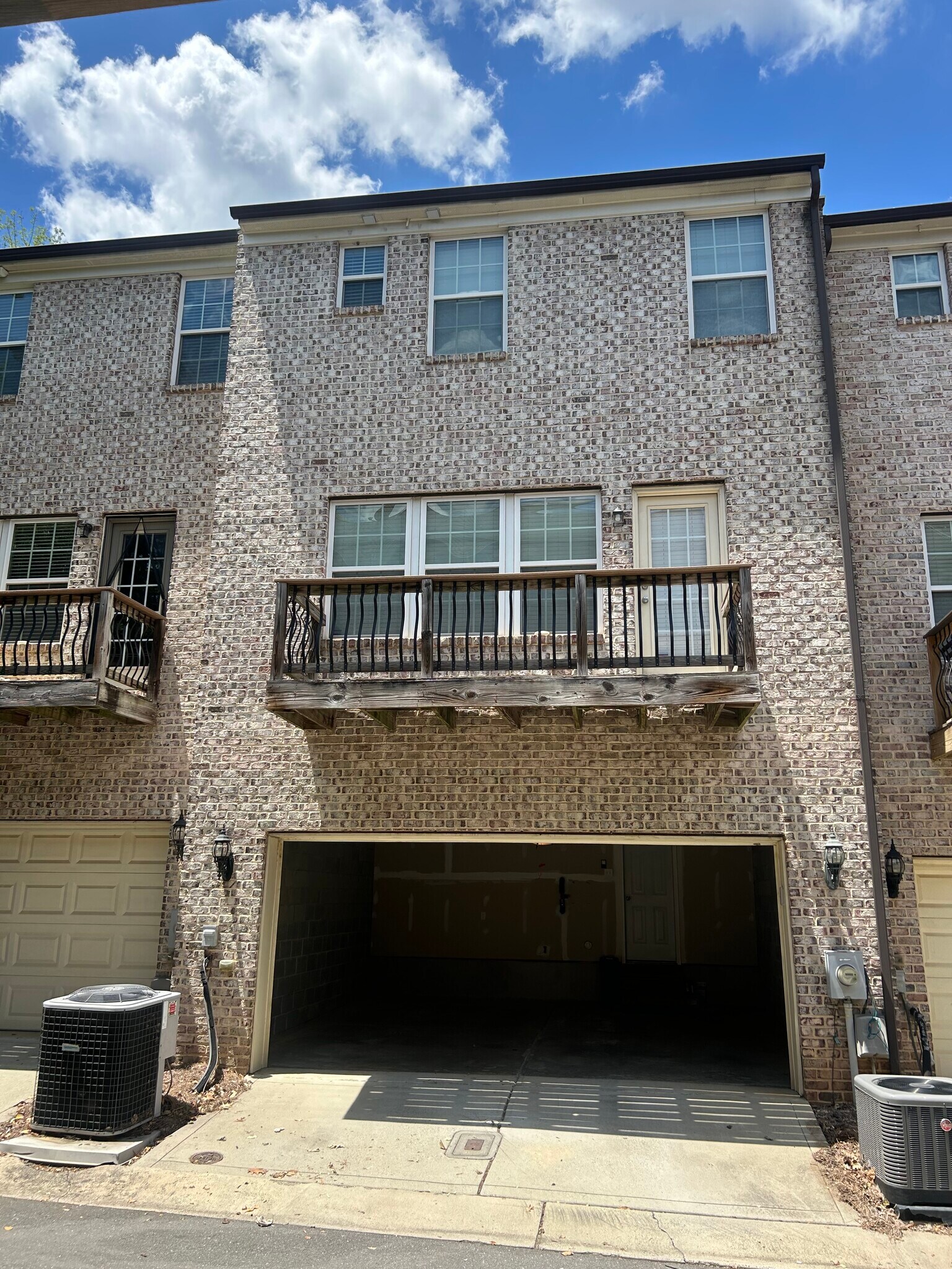 Back of unit - 237 N Irwin Ave