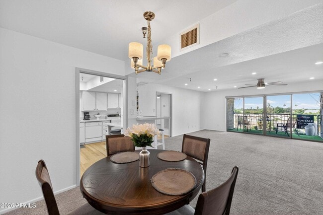 Building Photo - 425 S Parkcrest