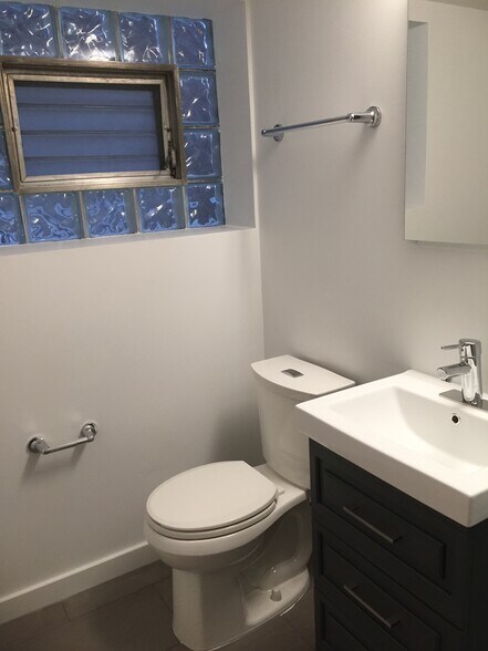 Building Photo - 3038 N Davlin Ct