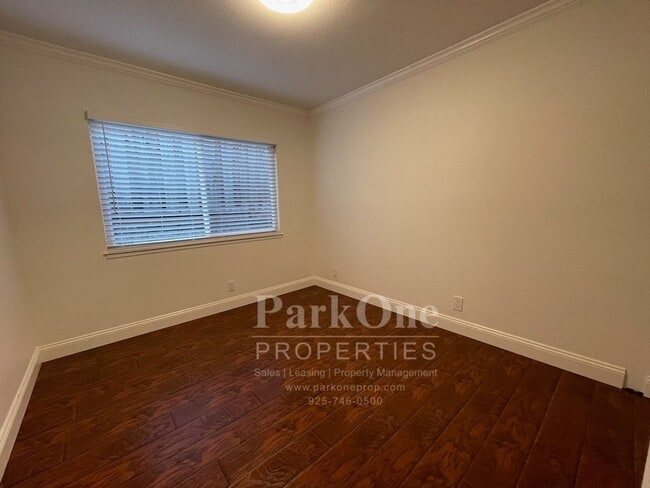 Building Photo - Nicely Update Home Now Available in the Crossings