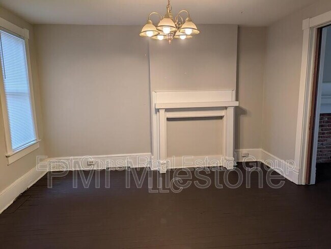 Building Photo - 304 1/2 W Martin St