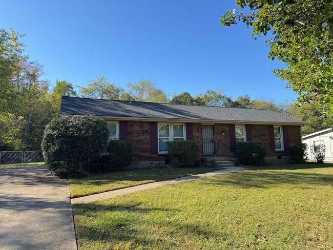 Building Photo - 3 Bedroom/1 Bath near shopping off Wilma R...