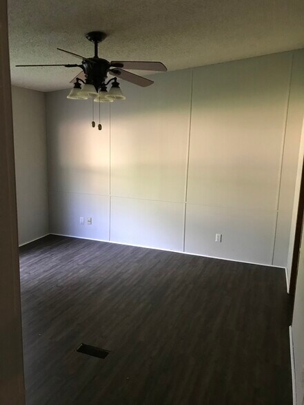 Building Photo - 105 Goshen Ct