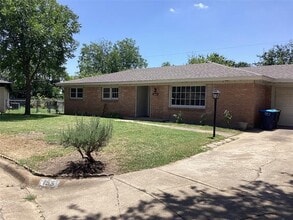 Building Photo - 155 Chateau Dr