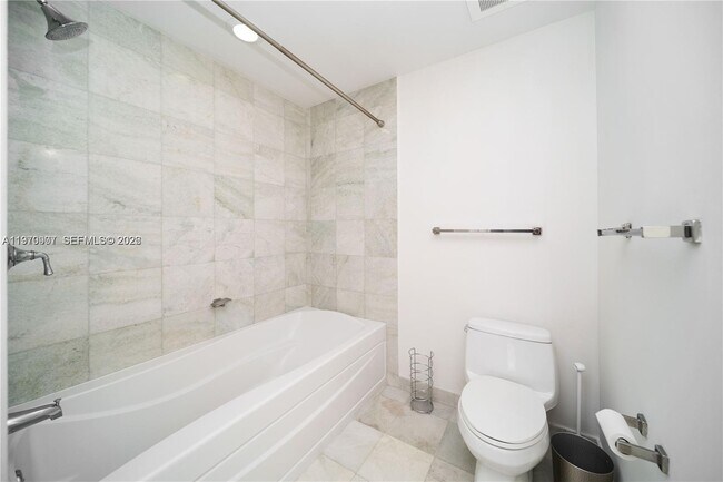 Building Photo - 1060 Brickell Ave