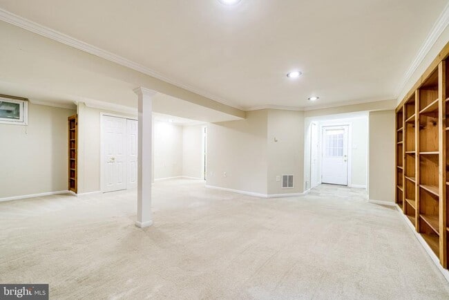 Building Photo - 4038 Maple St