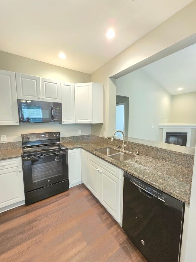 Building Photo - Cape Cottages Condos - 3BD/2BA - Less than...