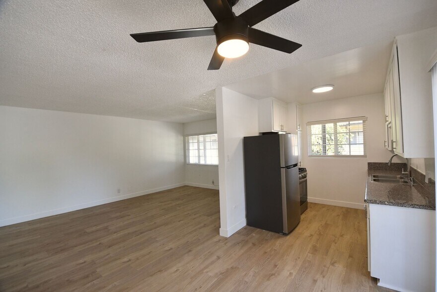 Building Photo - 5734 Hazeltine Ave