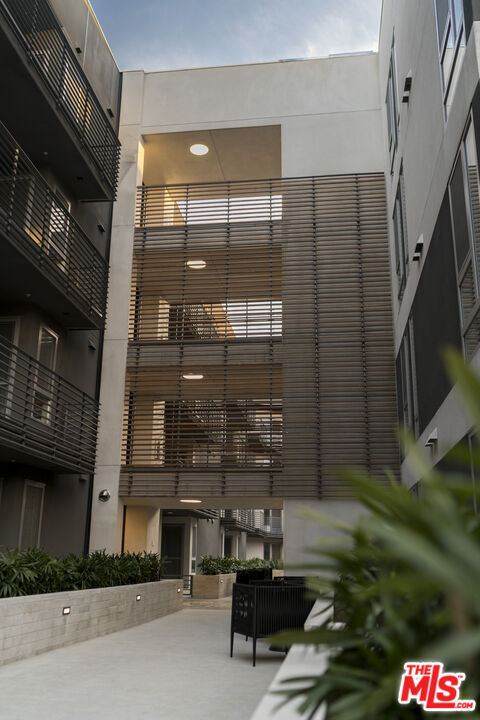 Building Photo - 3425 W Olive Ave