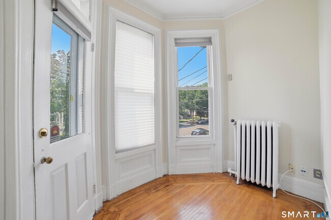 Building Photo - 801 Orange St